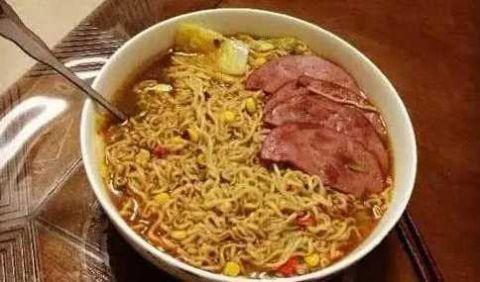 瓜妞吃泡面,一场味蕾与生活的邂逅