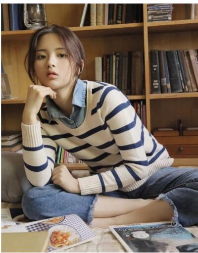 杨超越吃锦鲤瓜视频,趣味互动引网友热议